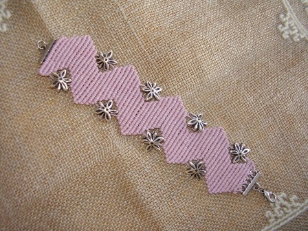Bijoux: Bracciale rosa, realizzato da Medi Cristina