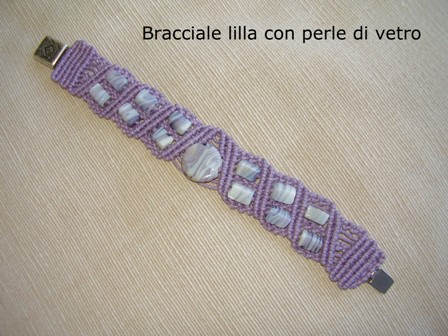 Bijoux: Bracciale lilla con perle di vetro, realizzato da Medi Cristina