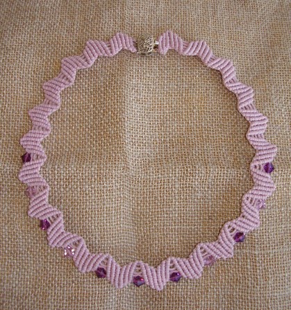 Bijoux: Girocollo rosa, realizzato da Medi Cristina