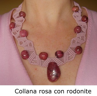 Bijoux: Collana rosa con rodonite, realizzata da Medi Cristina