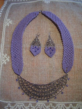 Bijoux: Parure in macram collana e orecchini, realizzata da Medi Cristina