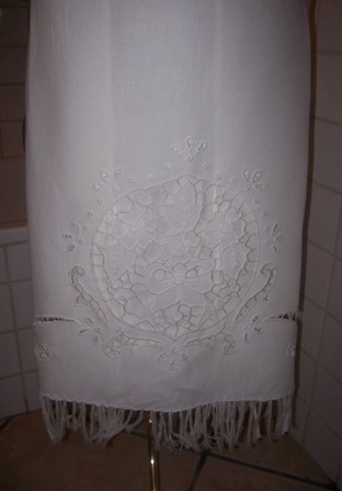 Fili & Lane: Asciugamano ricamato, realizzato da Poli Rosaria
